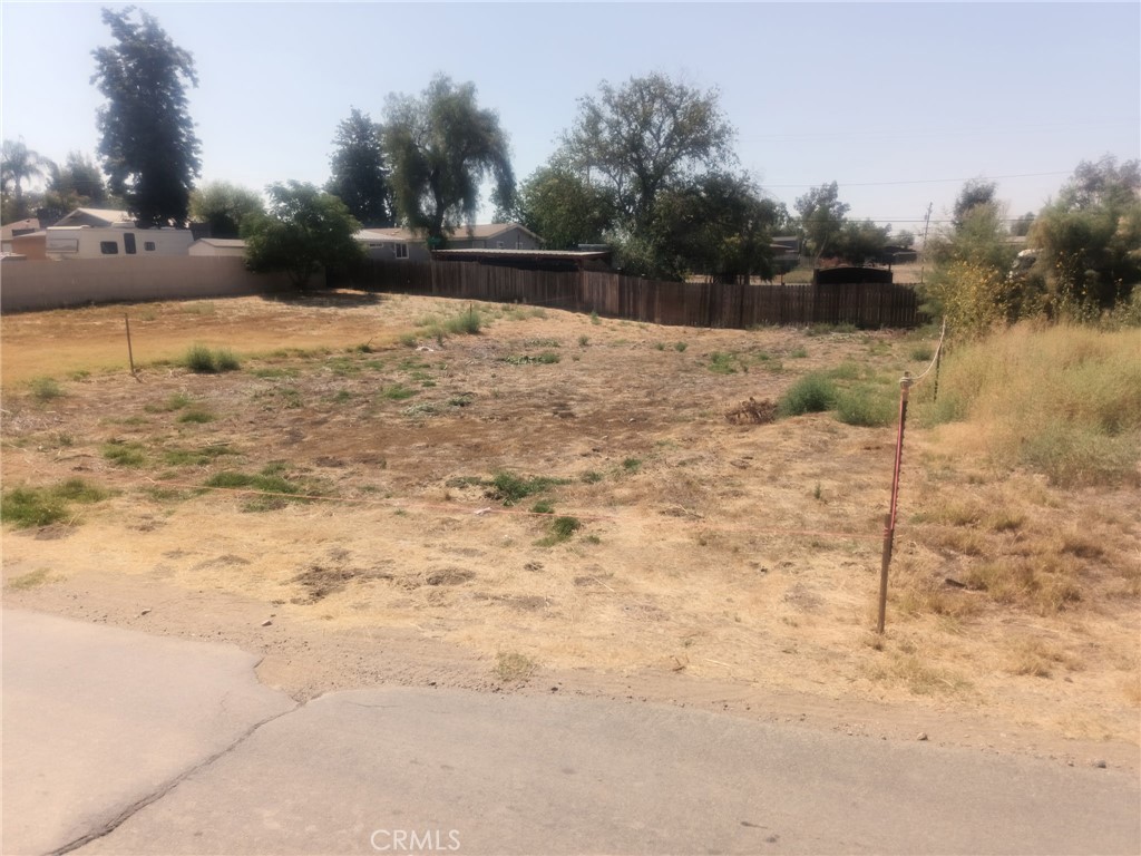 Excellent investment opportunity in the city of Menifee. This beautiful flat (Mostly) lot is fenced and well maintained. This area has been steadily growing with prices rising as well due to speculation that moratorium will be lifted soon. Please verify this information with the city of Menifee.