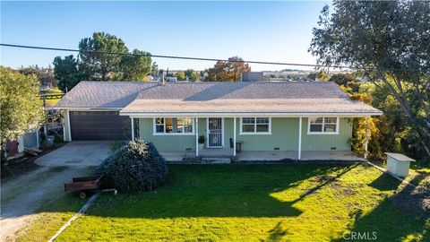 Photo of 7325 Iverson Pl, Paso Robles, CA 93446 (MLS # NS25274126)