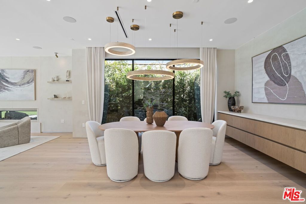 6638 Lindenhurst Ave.