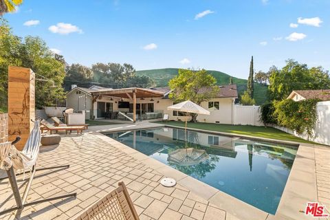 Photo of 4790 Excelente Drive, Woodland Hills, CA 91364 (MLS # 25582811) Photo of 4790 Excelente Drive, Woodland Hills, CA 91364 (MLS # 25582811)