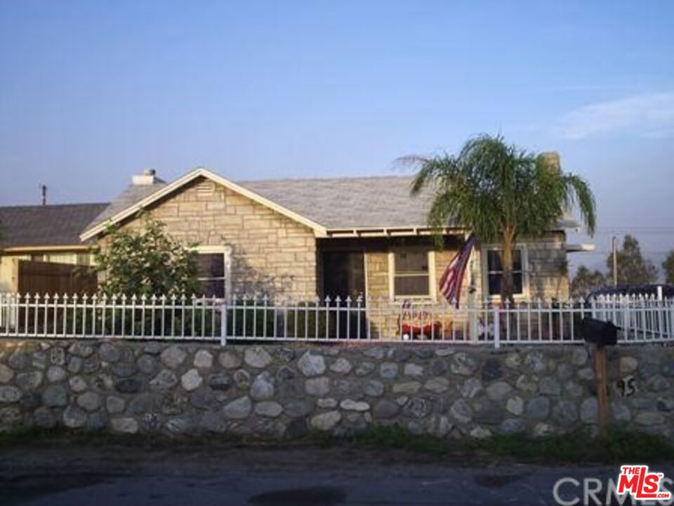 ***AVAILABLE FOR SHOWINGS AND LEASE NOW***This is very spacious and attractive rental - Move In Ready!!!Features: 3 bedrooms and 1 Bathroom Family Room: Heat/AirPrivate/Gated Driveway and Private Front/Back Yards.Home is centrally located, close to freeway and shopping convenience 15 minutes from Cabazon Outlets!Dont forget about the wonderful fireplace!! Home comes with a Stove and Gardening.RENTAL REQUIREMENTS: A MINIMUM OF ONE MONTH SECURITY DEPOSIT REQUIRED DEPENDING UPON PROOF OF INCOME AND CREDIT. AN ADDITIONAL PET DEPOSIT APPLIES AT TIME OF MOVE IN.FOR A MINIMUM 1 YEAR LEASE CONTRACT REQUIRED FOR MOVE IN.PLEASE EMAIL MICHAEL FOR ADDITIONAL INFORMATION AND SHOWING INSTRUCTIONS