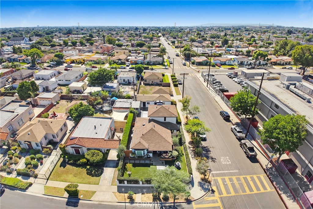 402 E 94th