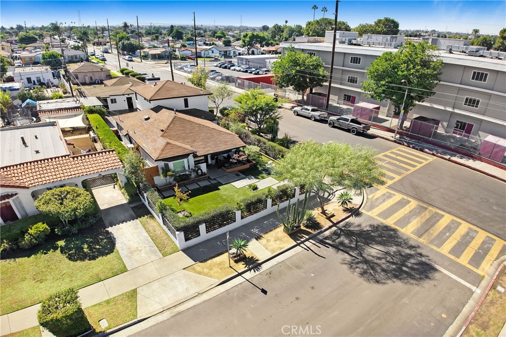 402 E 94th
