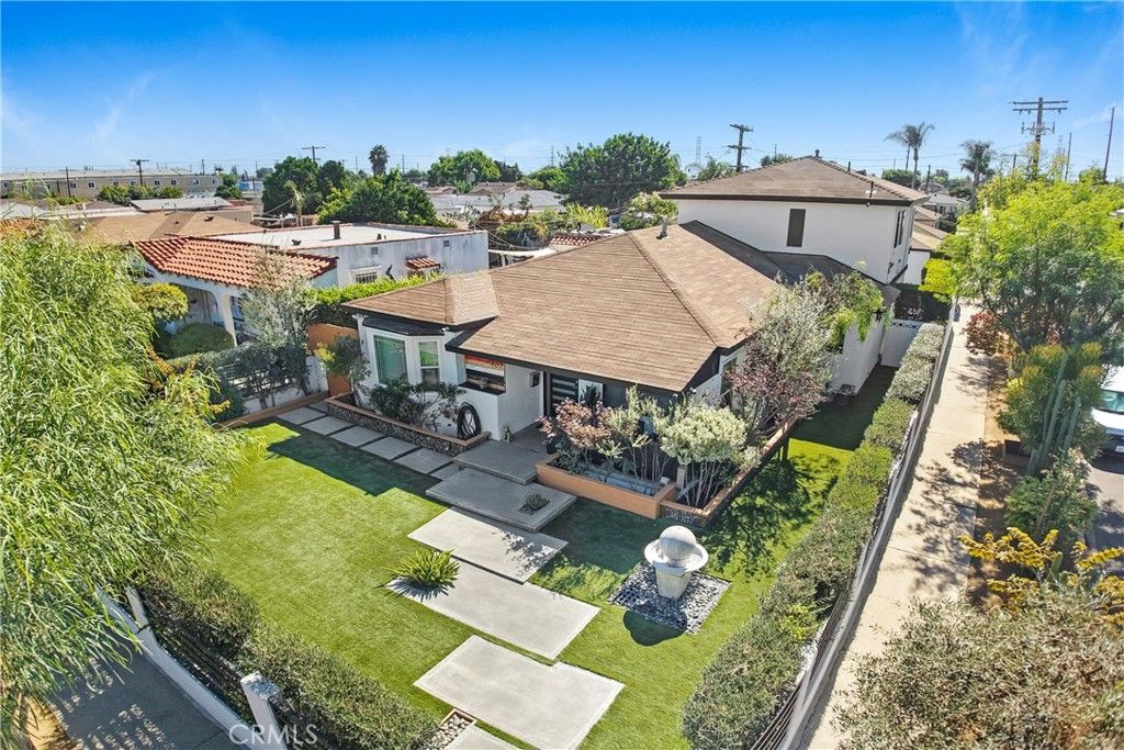 Photo of 402 E 94th St, Los Angeles, CA 90003 (MLS # DW25242988)