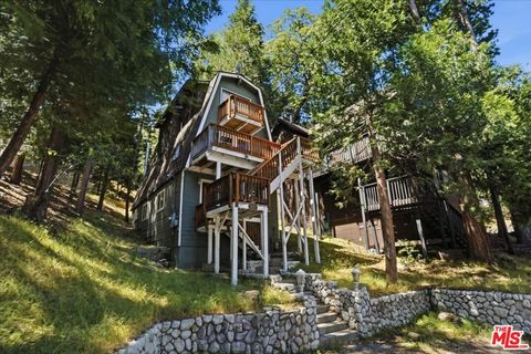 Photo of 27071 Overlook Lane, Lake Arrowhead, CA 92352 (MLS # 26840267)
