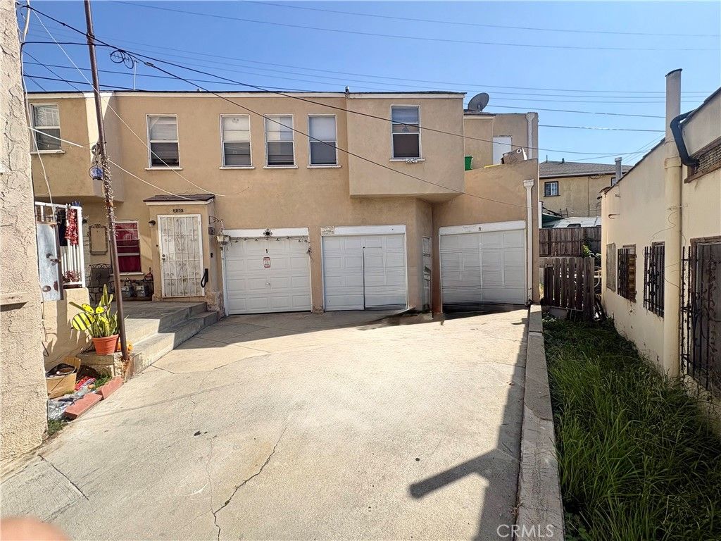 Photo of 2116 S Palm Grove Ave Ave, Los Angeles, CA 90016 (MLS # DW25249257)