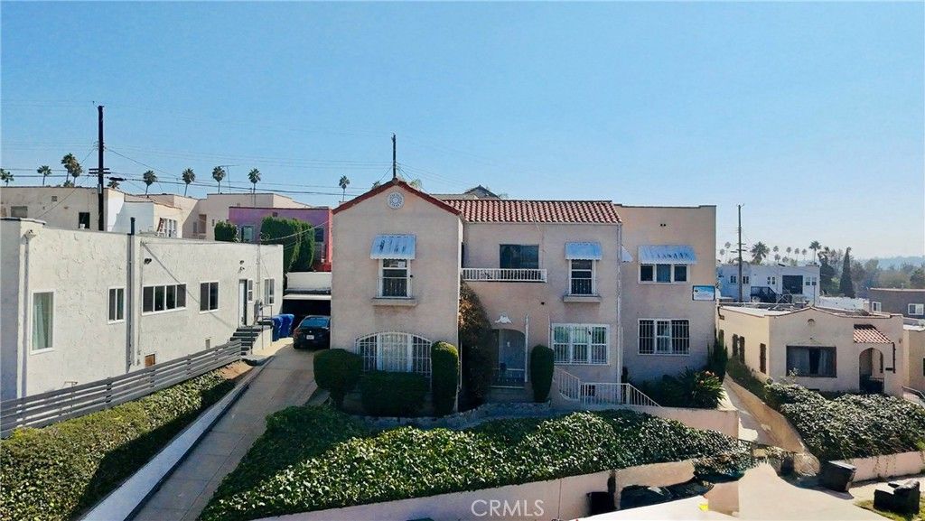 Photo of 2116 S Palm Grove Ave Ave, Los Angeles, CA 90016 (MLS # DW25249257)