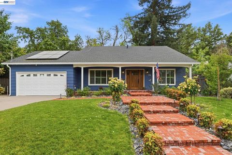 Photo of 186 Belgian Drive Dr, Danville, CA 94526 (MLS # 41131917)