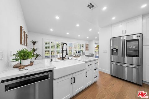 Photo of 2 Sycamore Lane, Rolling Hills Estates, CA 90274 (MLS # 26632869)