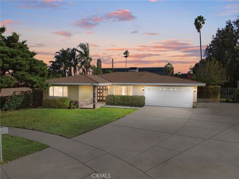 Photo of 530 N Sycamore Drive, Rialto, CA 92376 (MLS # CV25215080)