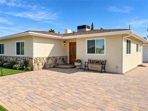 Photo of 11246 Lull Street St, Sun Valley, CA 91352 (MLS # BB26209289)