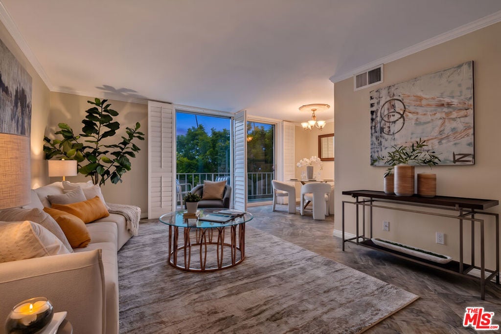 100 S Doheny Drive
