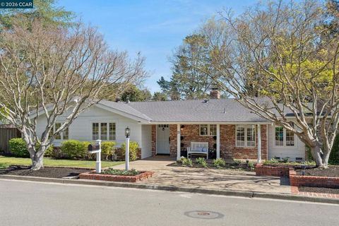 Photo of 19 Eastwood Dr Dr, Orinda, CA 94563 (MLS # 41126852)