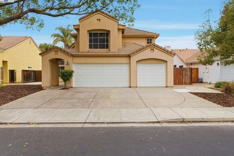 Photo of 1660 Tahoe Cir Cir, Tracy, CA 95376 (MLS # 41118313)