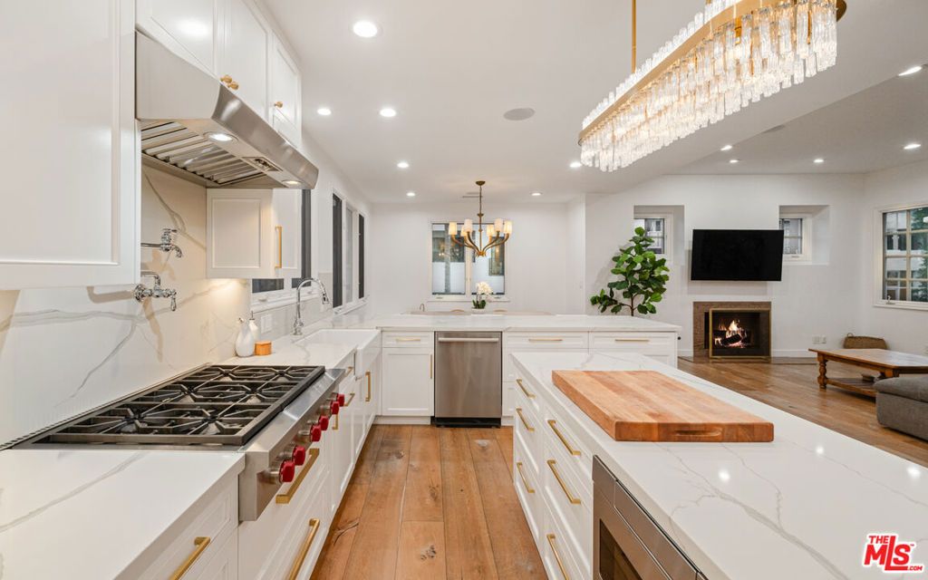 Photo of 131 Roma Court, Marina Del Rey, CA 90292 (MLS # 26644035)