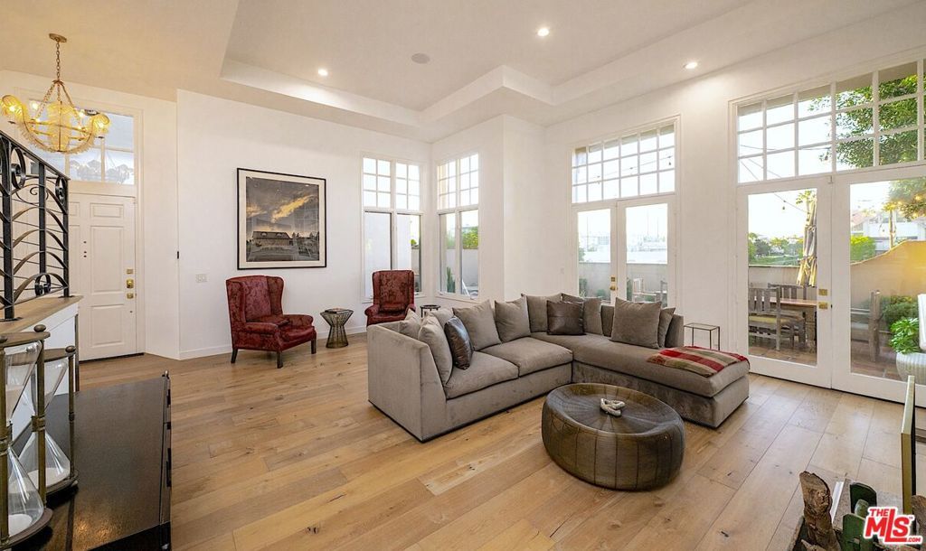 Photo of 131 Roma Court, Marina Del Rey, CA 90292 (MLS # 26644035)