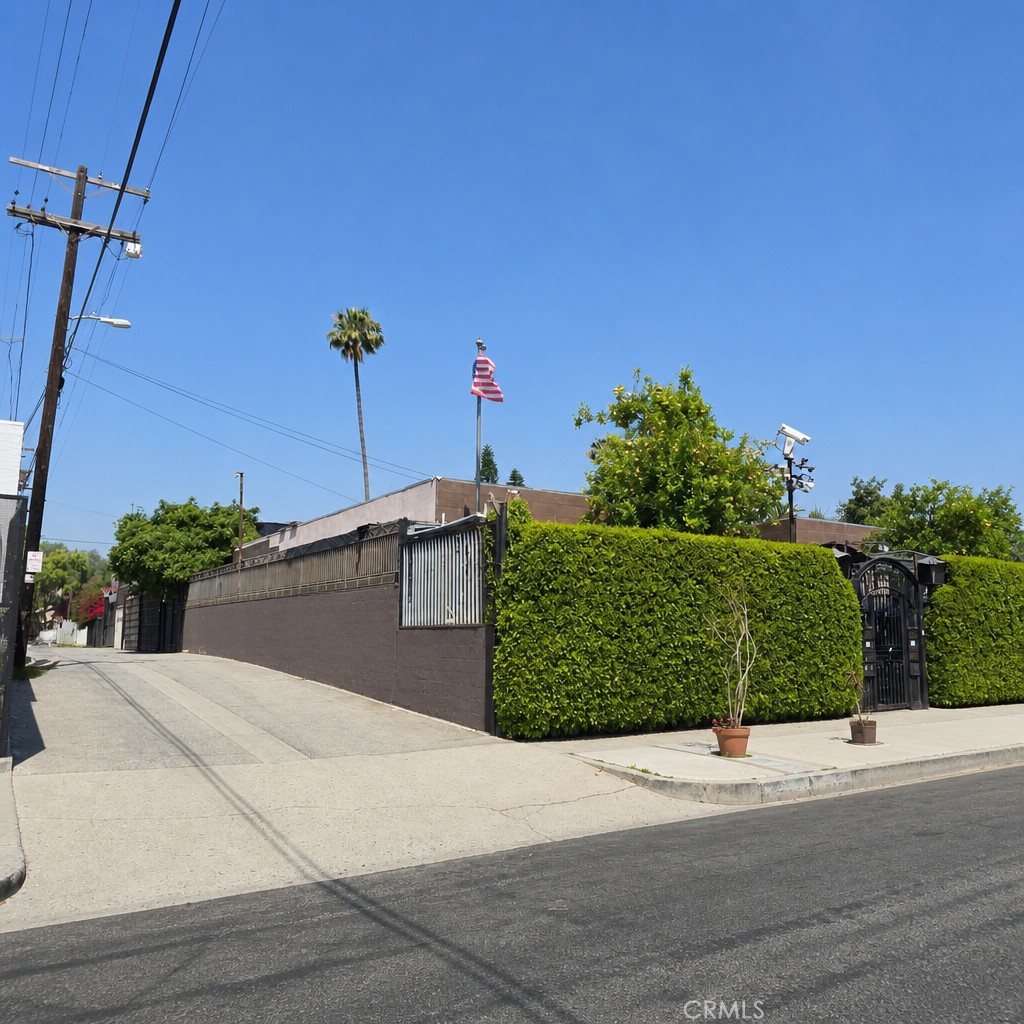 2949 S Harcourt Avenue