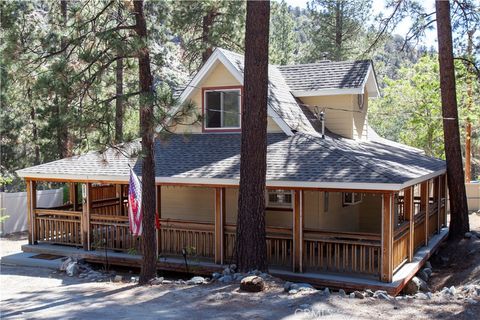 Photo of 5881 Lone Pine Canyon RD, Wrightwood, CA 92397 (MLS # IG26110439)