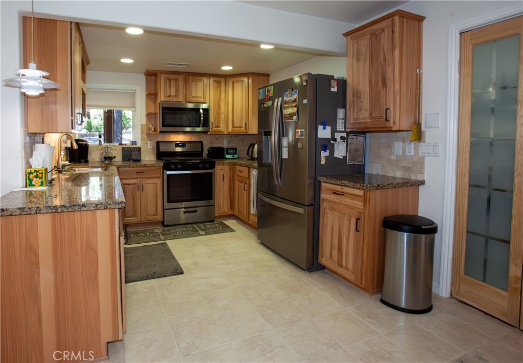 5881 Lone Pine Canyon
