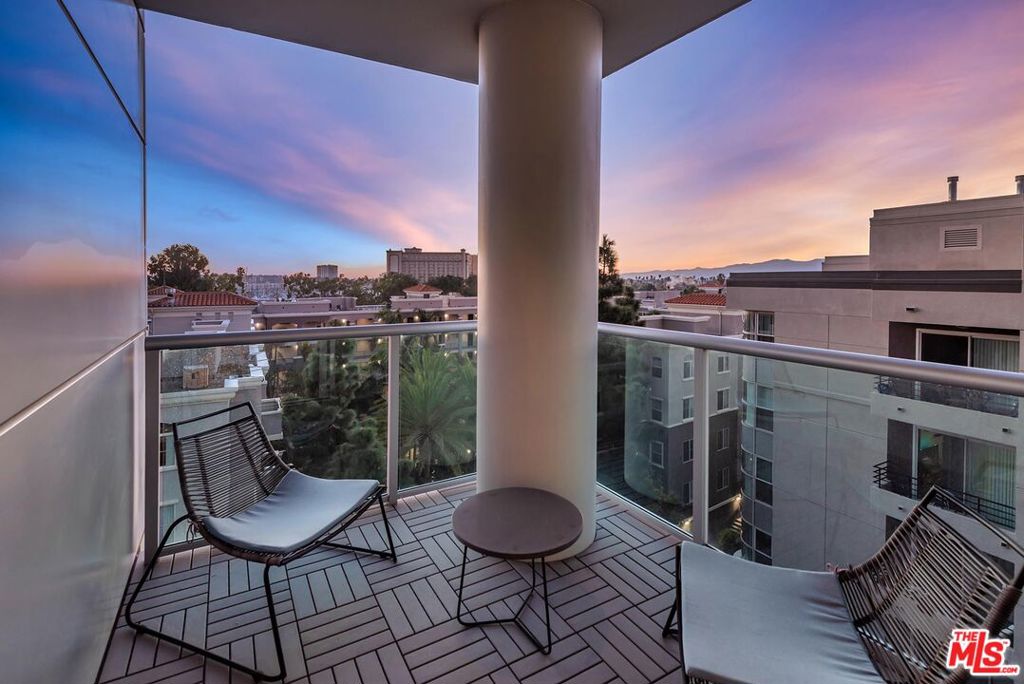 13700 Marina Pointe Drive 617