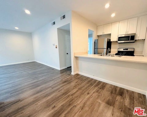 Photo of 424 S Westmoreland Avenue #205, Los Angeles, CA 90020 (MLS # 26832185)