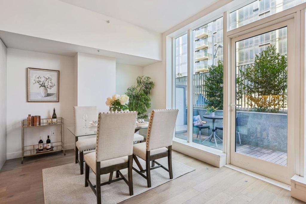 188 W Saint James Street 10313