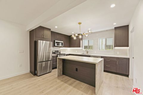 Photo of 751 N Alfred Street, Los Angeles, CA 90069 (MLS # 25582043) Photo of 751 N Alfred Street, Los Angeles, CA 90069 (MLS # 25582043)