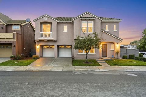 Photo of 2372 Donner Pass Avenue, Sacramento, CA 95835 (MLS # ML82033912)