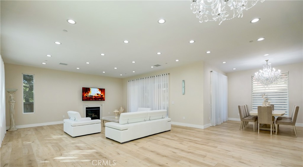 1849 Los Encinos Avenue