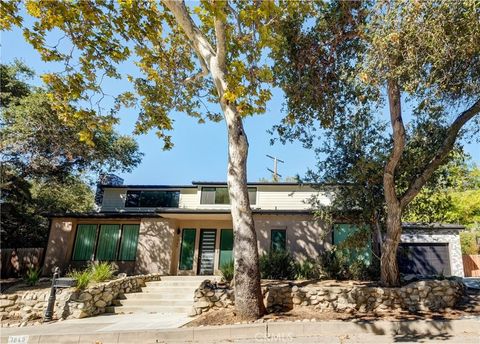 Photo of 1849 Los Encinos Avenue, Glendale, CA 91208 (MLS # GD26080077)