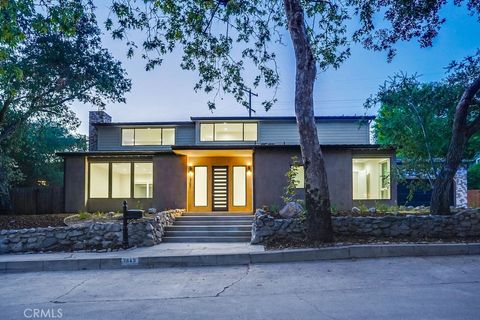 Photo of 1849 Los Encinos Avenue, Glendale, CA 91208 (MLS # GD26080077)