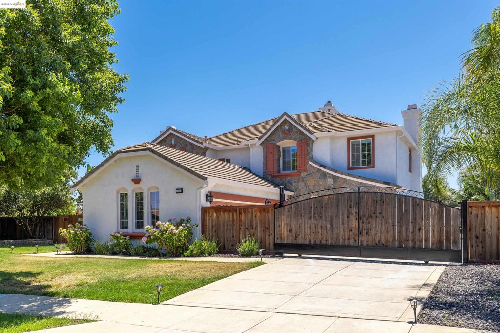 1300 Baylaurel Ct