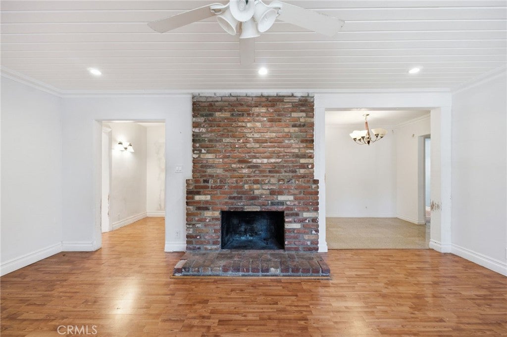 611 S Griffith Park