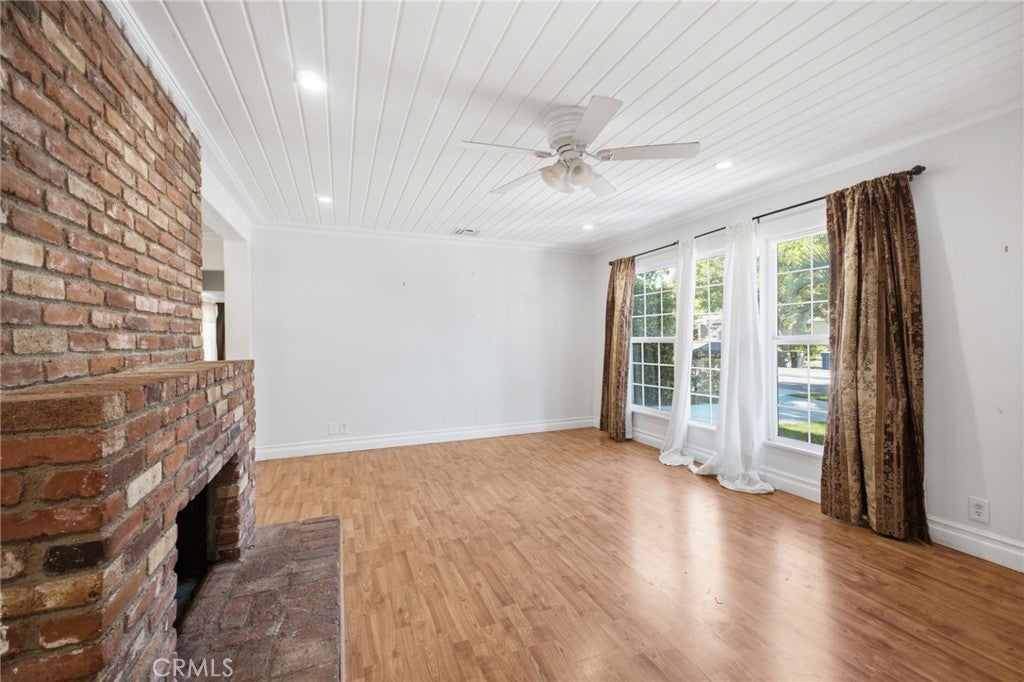 611 S Griffith Park