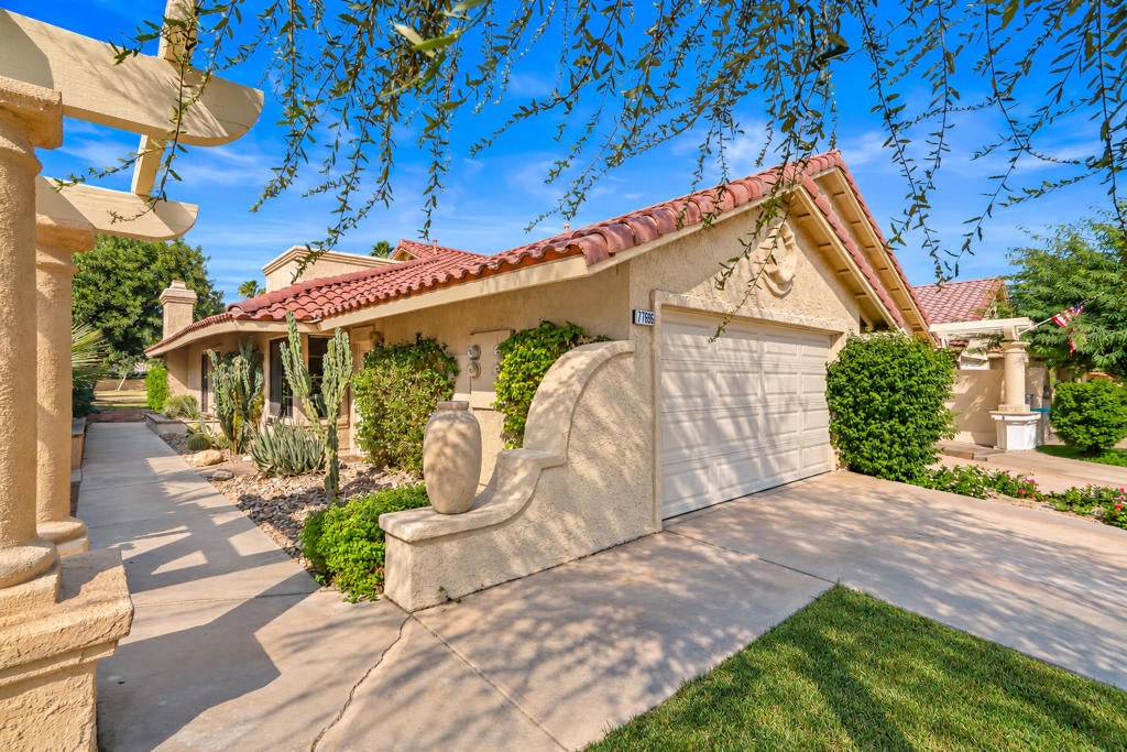 77696 Woodhaven Drive N
