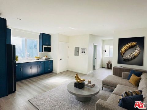 Photo of 1/8 De Longpre Avenue, Los Angeles, CA 90028 (MLS # 26831897)
