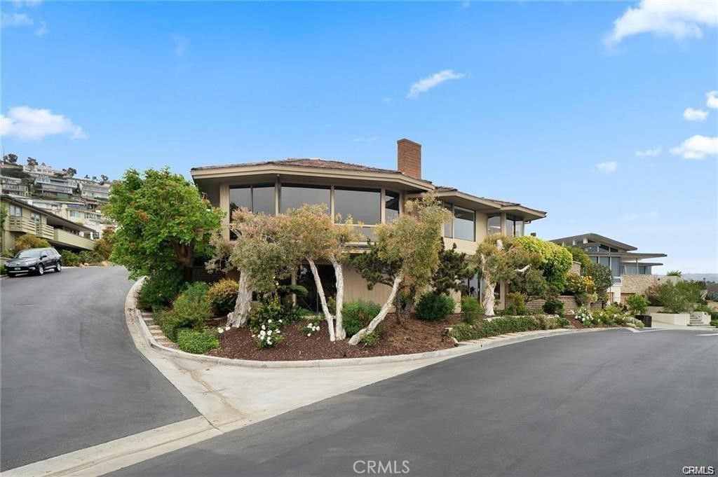 Photo of 814 Emerald Bay, Laguna Beach, CA 92651 (MLS # OC26072584)