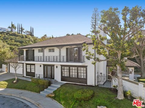 Photo of 15974 Tobin Way, Sherman Oaks, CA 91403 (MLS # 25603279)