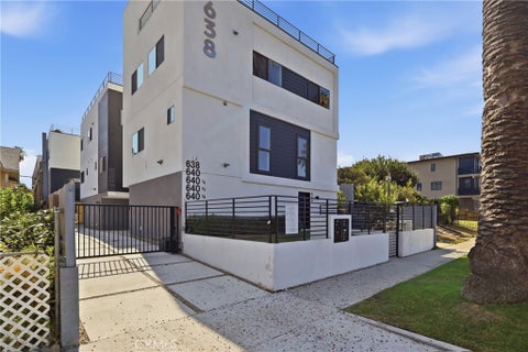Photo of 640 3/4 N Ardmore Avenue, Los Angeles, CA 90004 (MLS # SB26167951)