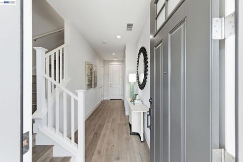 Photo of 4674 Vilana Street St, Livermore, CA 94551 (MLS # 41131042)