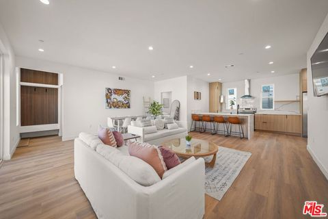 Photo of 13694 Erwin Street #A, Van Nuys, CA 91401 (MLS # 26839081)