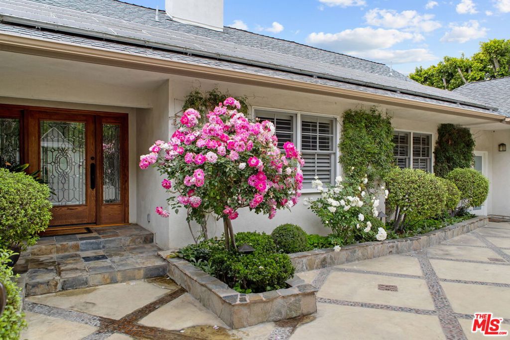 2660 Carman Crest Drive