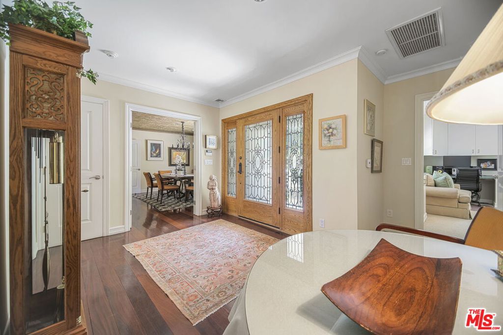2660 Carman Crest Drive