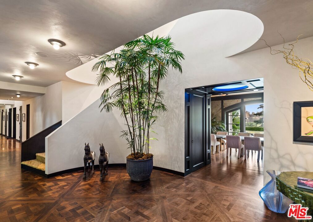 9966 Sunset Boulevard