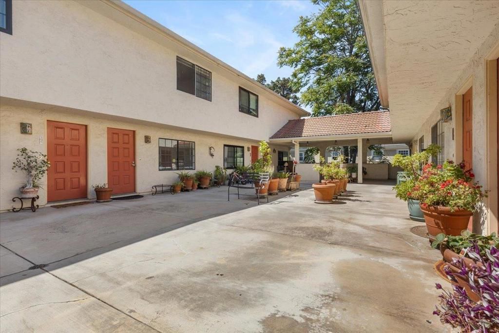 Photo of 384 S 11th Street, San Jose, CA 95112 (MLS # ML82029251)