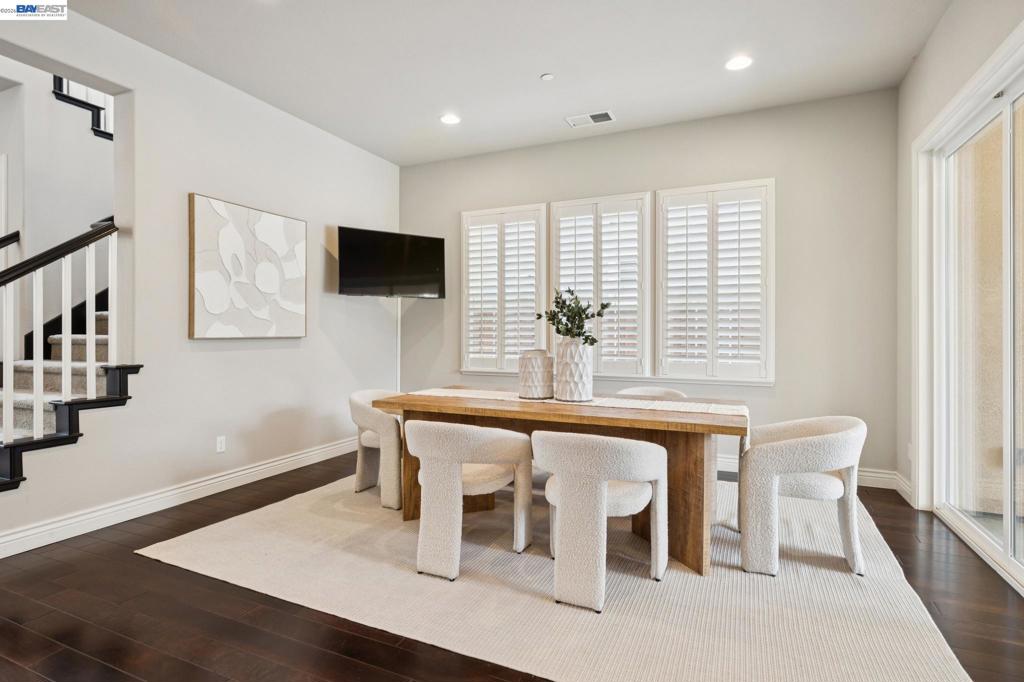 5 Dunfirth Dr
