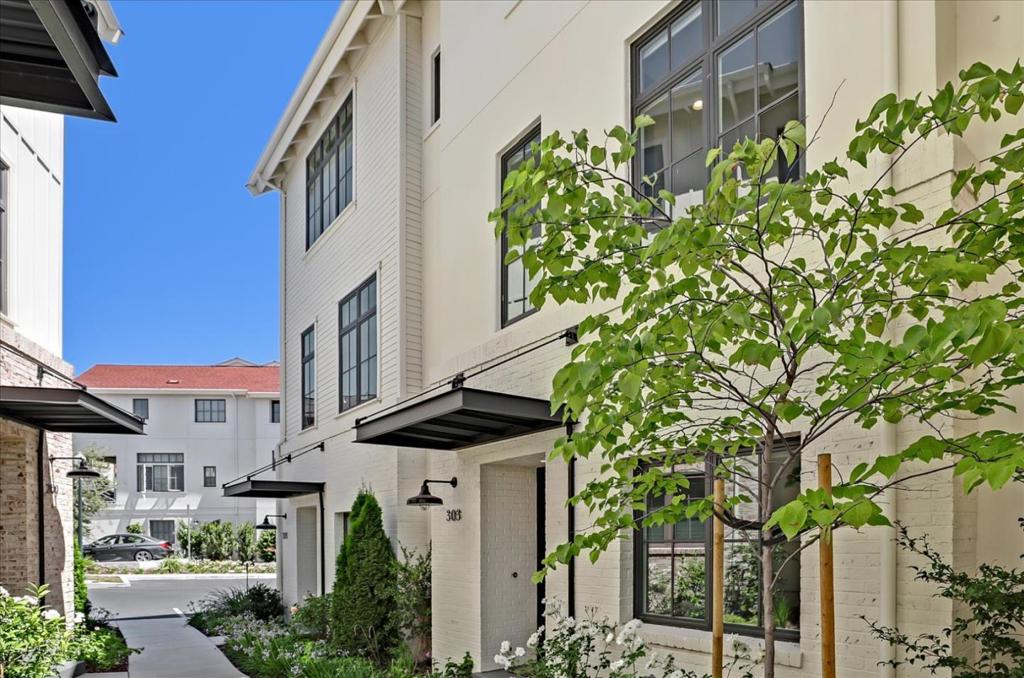 This Property is in the Below Market Rate Program and is subject to a 45-year Resale Restriction with the City of Campbell. Applicants must be first time home buyers, income eligible and must qualify. Program qualifications and guidelines are important to read and review before beginning the process. Please visit the program website for more information at www.housekeys2.com (inquire about BMR program) and wwwmyhousekeys.com (when household is ready to apply for opportunity). Please refer to Virtual Tour.