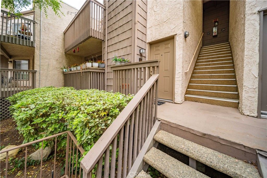 Photo of 18316 Hatteras Street #26, Tarzana, CA 91356 (MLS # SR26071443)