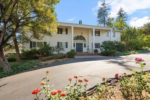 Photo of 600 Pennsylvania Avenue #10, Los Gatos, CA 95030 (MLS # ML82027036)