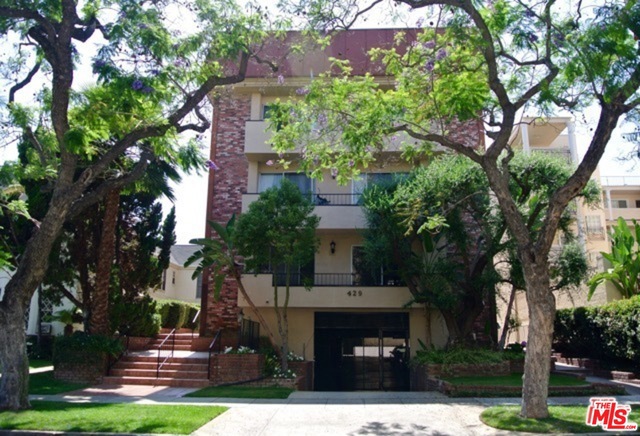 Back on Market - buyer did not perform. Incredible Beverly Hills Development Opportunity. Two Beverly Hills land parcels for sale with total land area of approx. 22,635 SF. Buyer will have the opportunity to design and build up to 68,740 square feet. Buyer has the option of keeping the properties as income property or doing renovations. Current tenants are all month to month. Location is in high desirability area of Beverly Hills. Both 429 and 427 N. Palm Drive MUST be purchased together. Brokers, please see private remarks.